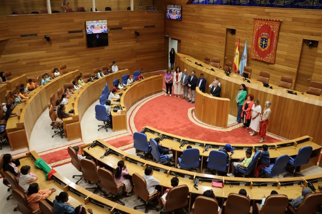 O Parlamento dálles a benvida ás nenas e aos nenos saharauís que pasarán o verán en Galicia 